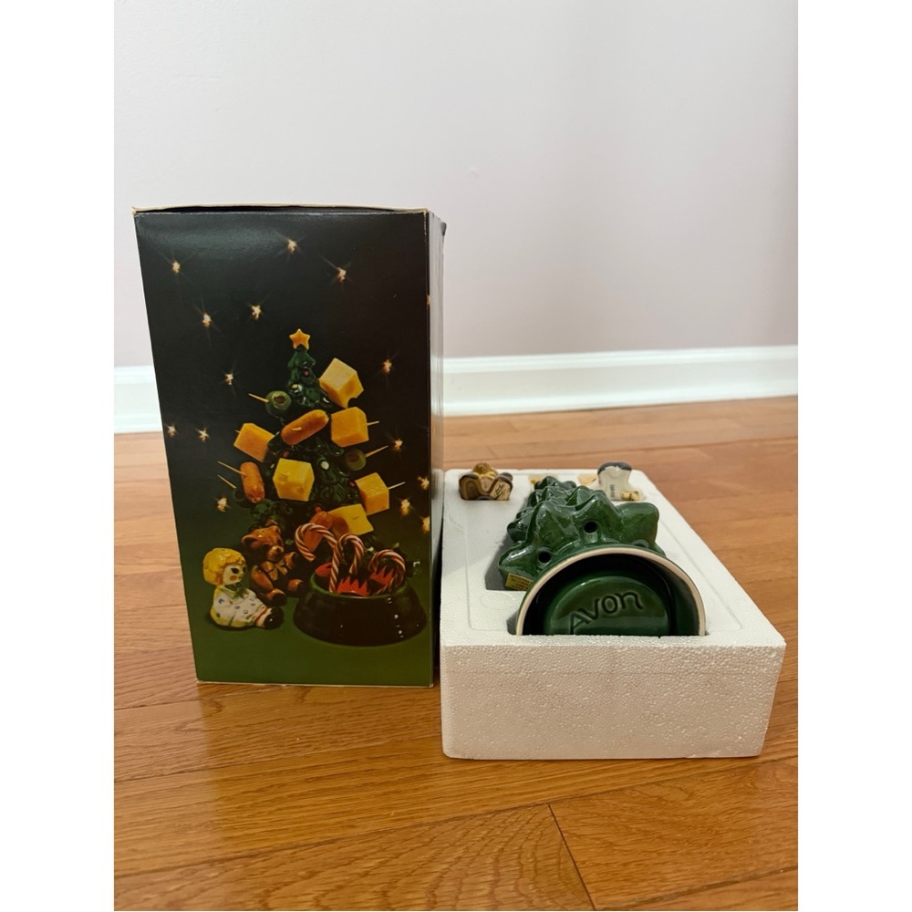 Avon Vintage 1979 Merry Christmas Tree Hostess Set - New in Box - Picture 3 of 5